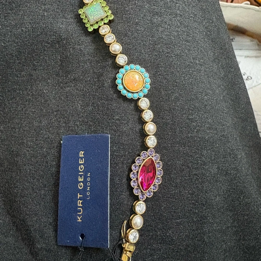 Elegant Gold and Turquoise Bracelet - Picture 4 of 5